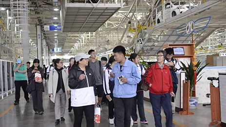 國(guó)企開放日，首都市民為北汽新能源“點(diǎn)贊”
