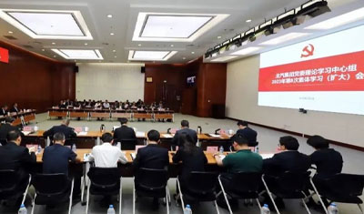 姜德義主持召開北汽集團(tuán)黨委理論學(xué)習(xí)中心組學(xué)習(xí)（擴(kuò)大）會(huì)議：從調(diào)查研究中來，到真抓實(shí)干中去，將主題教育成效轉(zhuǎn)化為高質(zhì)量發(fā)展成果